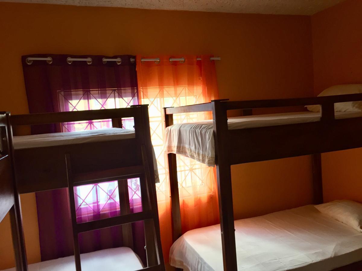 Yaad Hostel 몬테고 베이 외부 사진