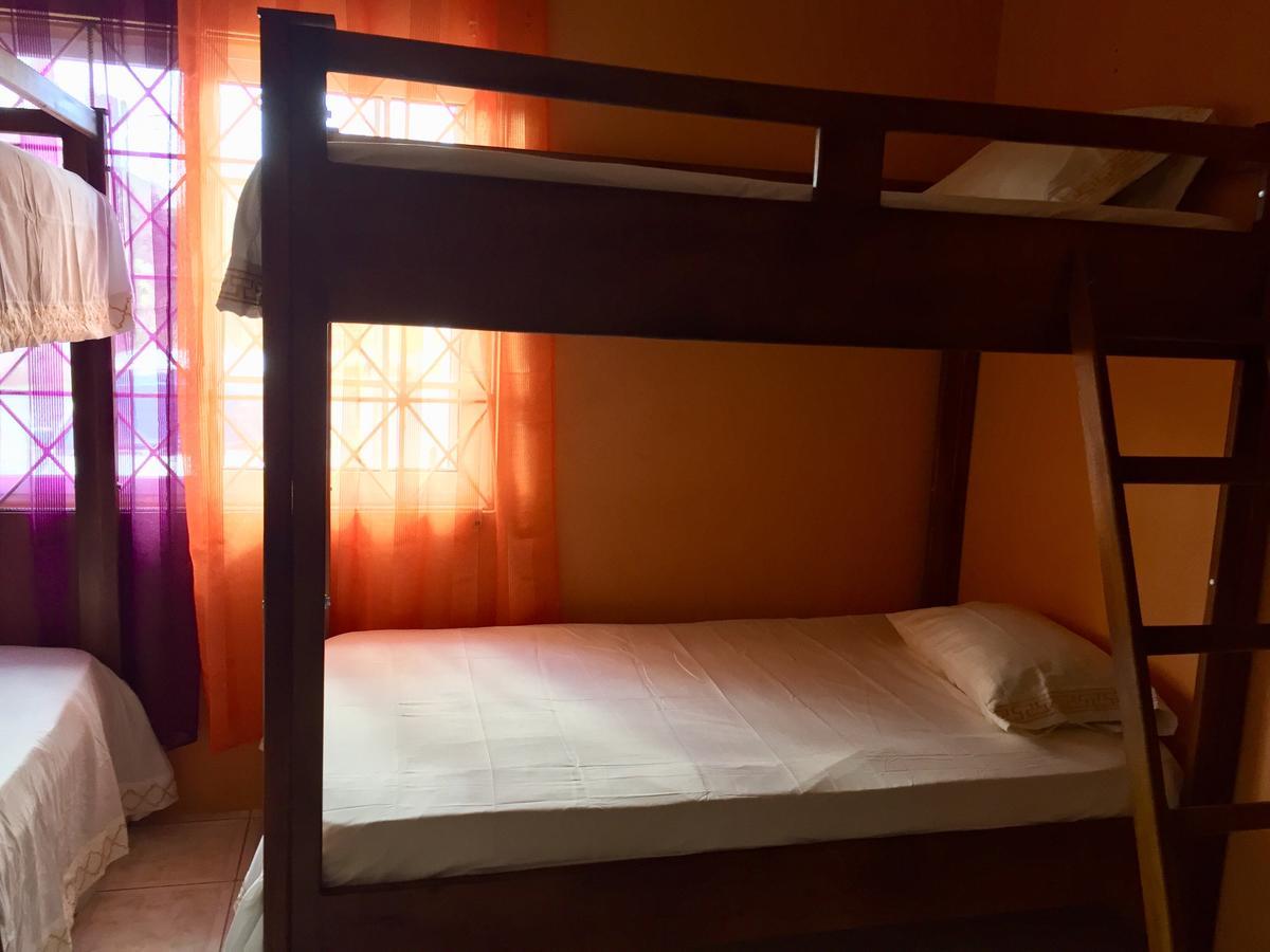 Yaad Hostel 몬테고 베이 외부 사진