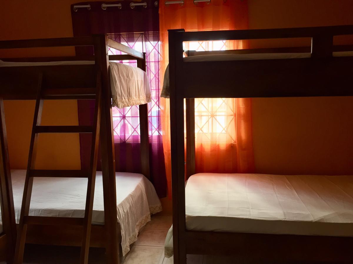 Yaad Hostel 몬테고 베이 외부 사진