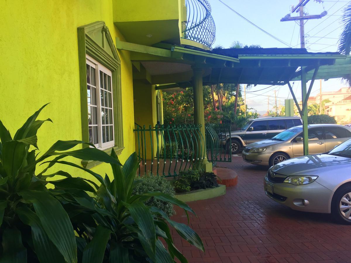 Yaad Hostel 몬테고 베이 외부 사진