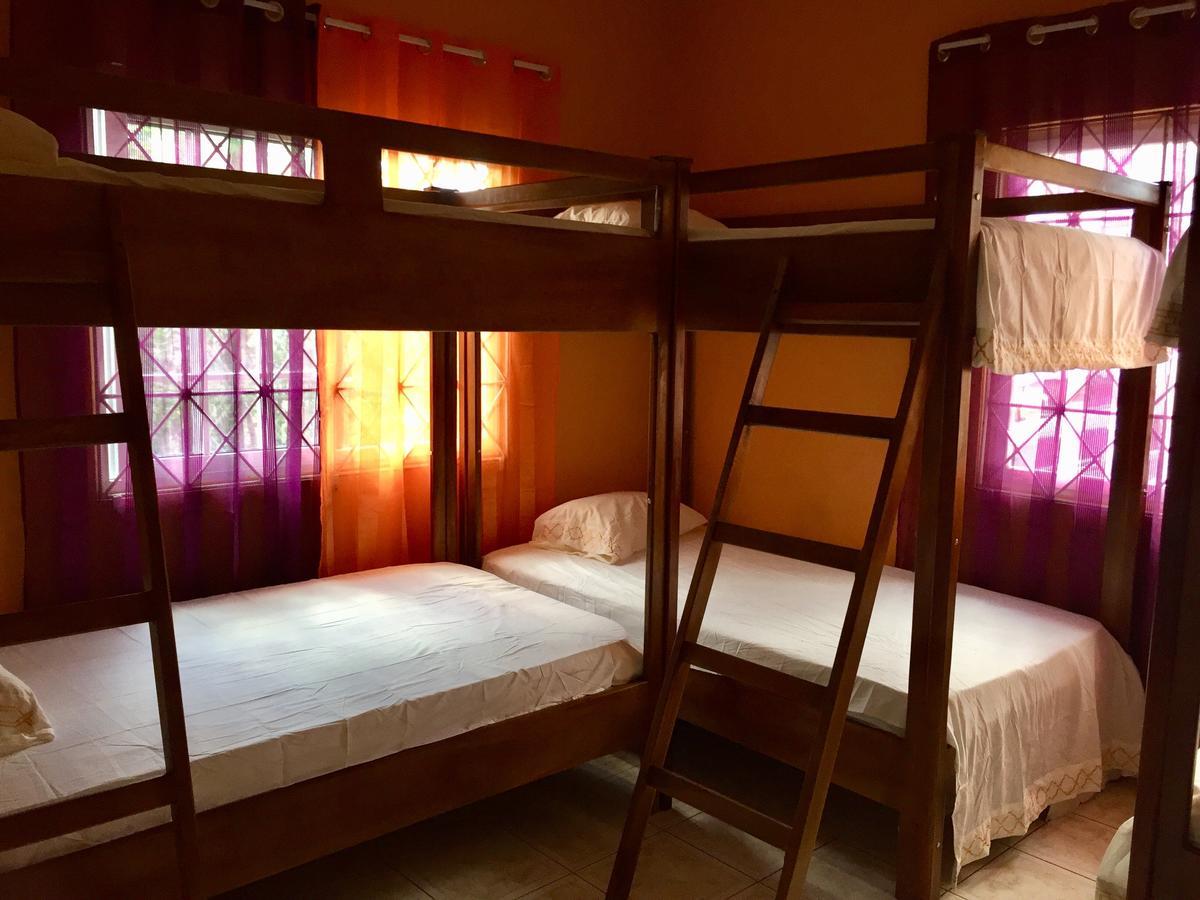 Yaad Hostel 몬테고 베이 외부 사진