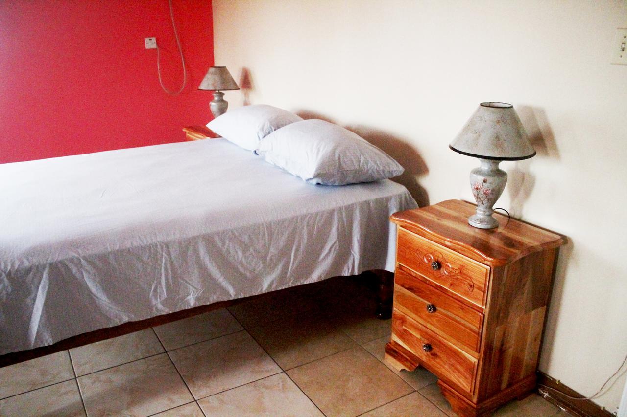 Yaad Hostel 몬테고 베이 외부 사진