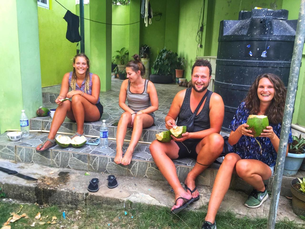 Yaad Hostel 몬테고 베이 외부 사진