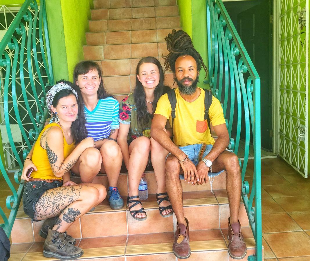 Yaad Hostel 몬테고 베이 외부 사진