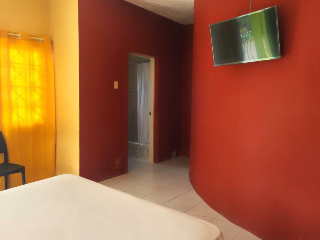 Yaad Hostel 몬테고 베이 외부 사진